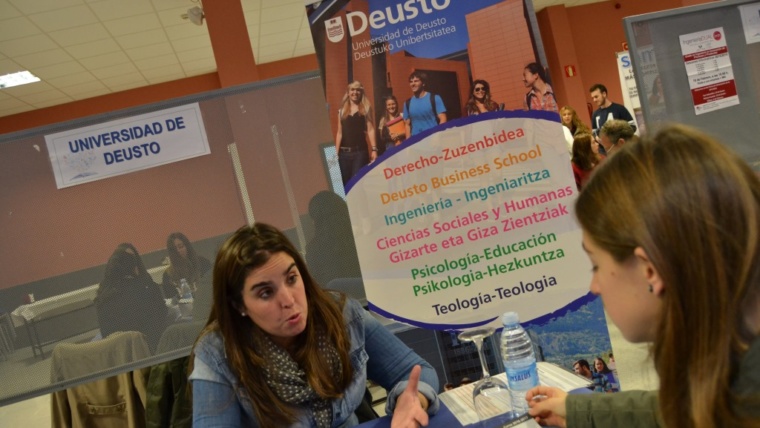 Más de 200 estudiantes en la «I Feria Universitaria Somorrostro»