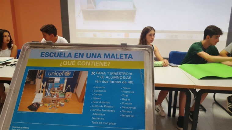 Una escuela, un maleta