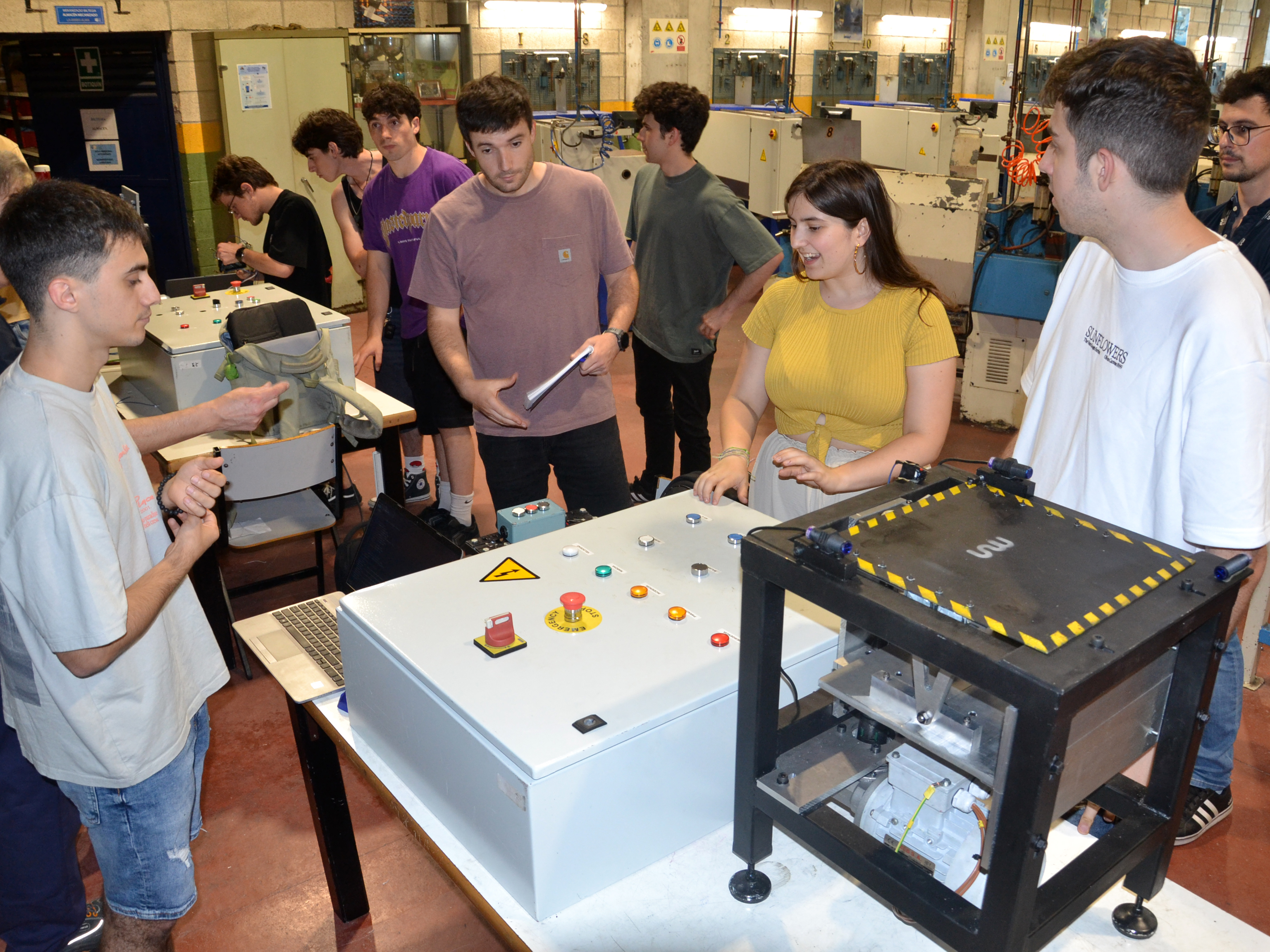 El alumnado de 2º de Ingeniería Mecatrónica concluye su etapa en Somorrostro con la defensa de su proyecto PBL