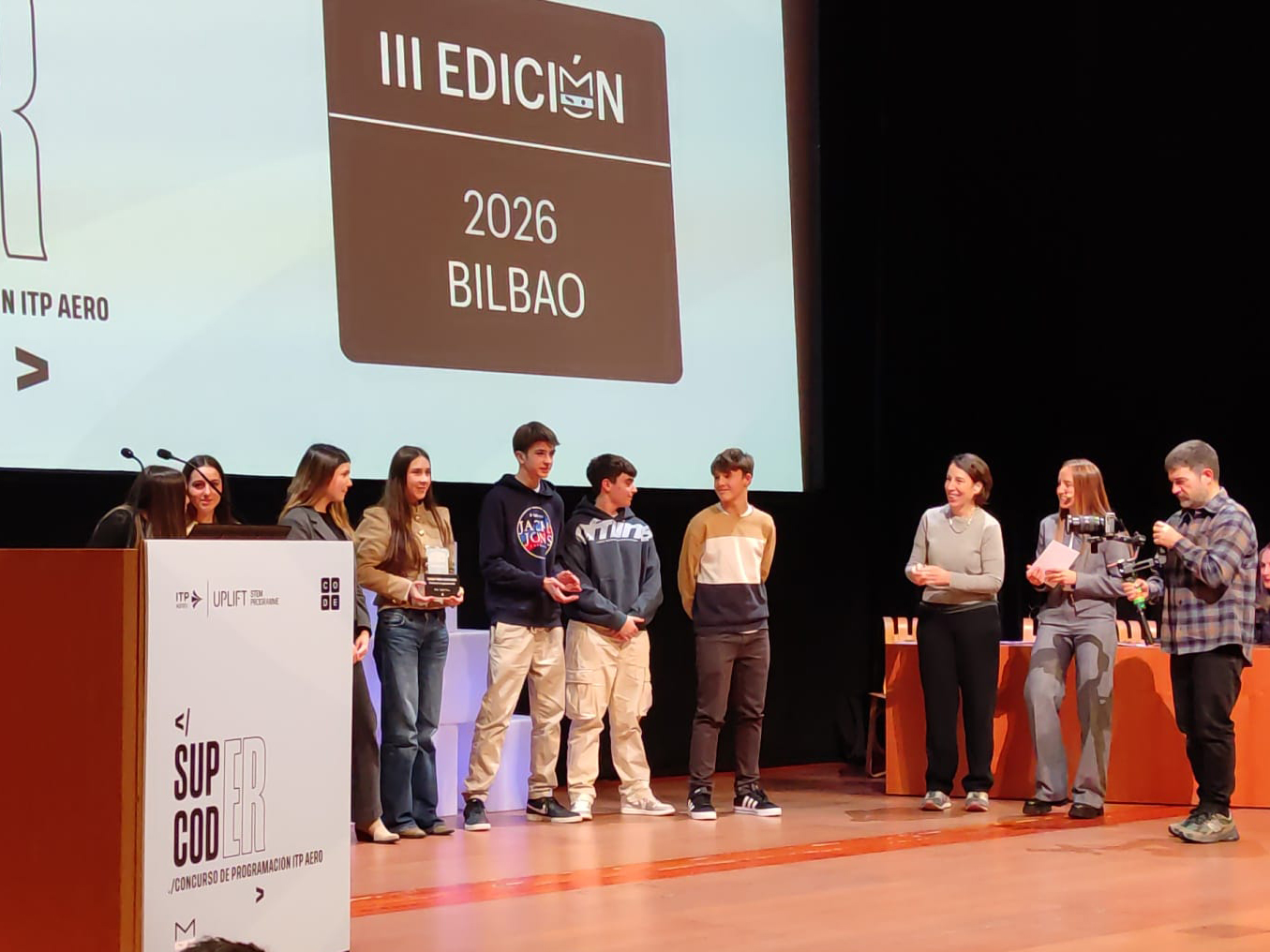El alumnado de 4.º de ESO logra el tercer premio en el concurso Super Coder con un videojuego educativo sobre aeronáutica