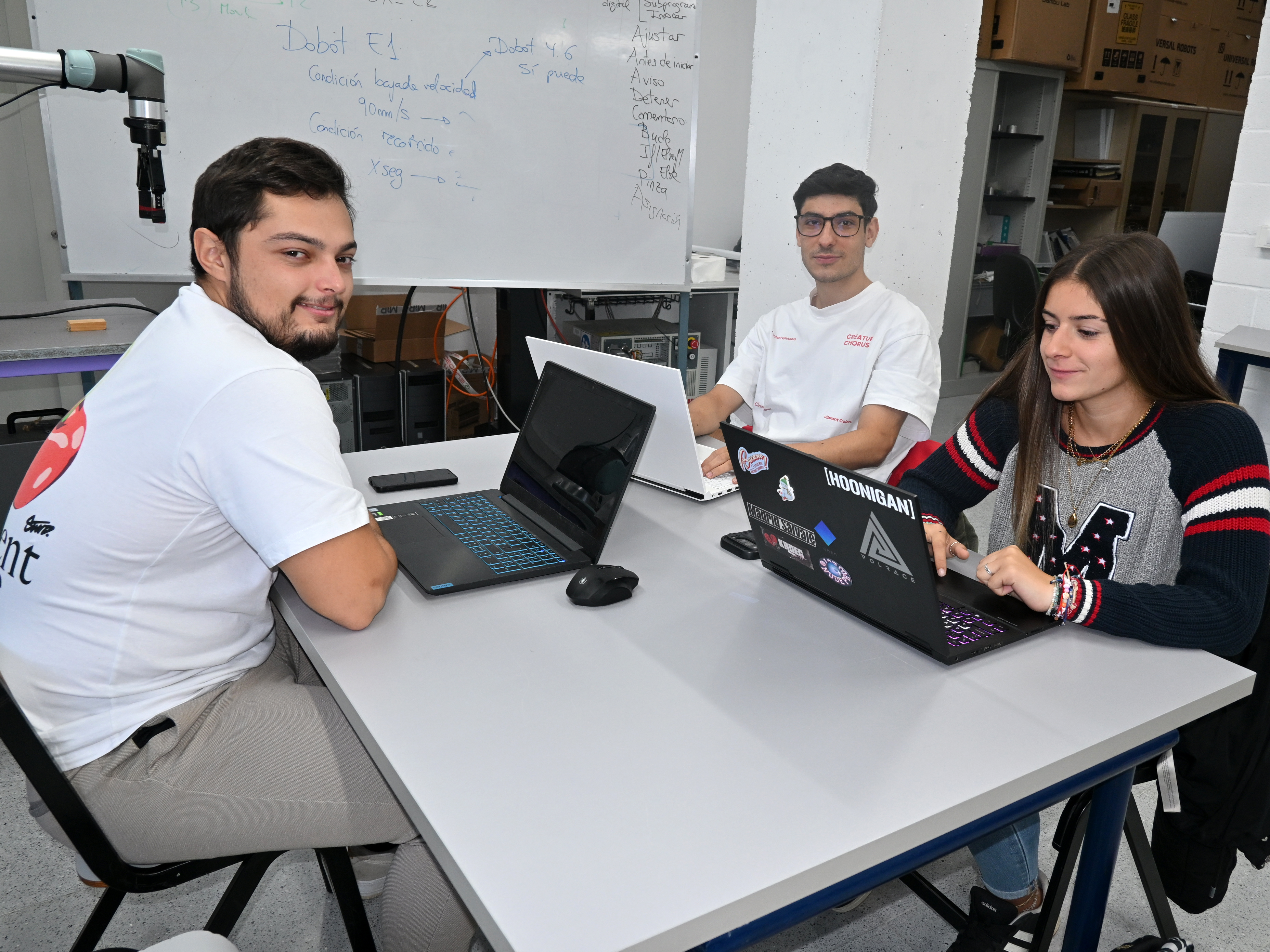 Tres estudiantes de IAB4 convierten los datos de los robots en decisiones más inteligentes