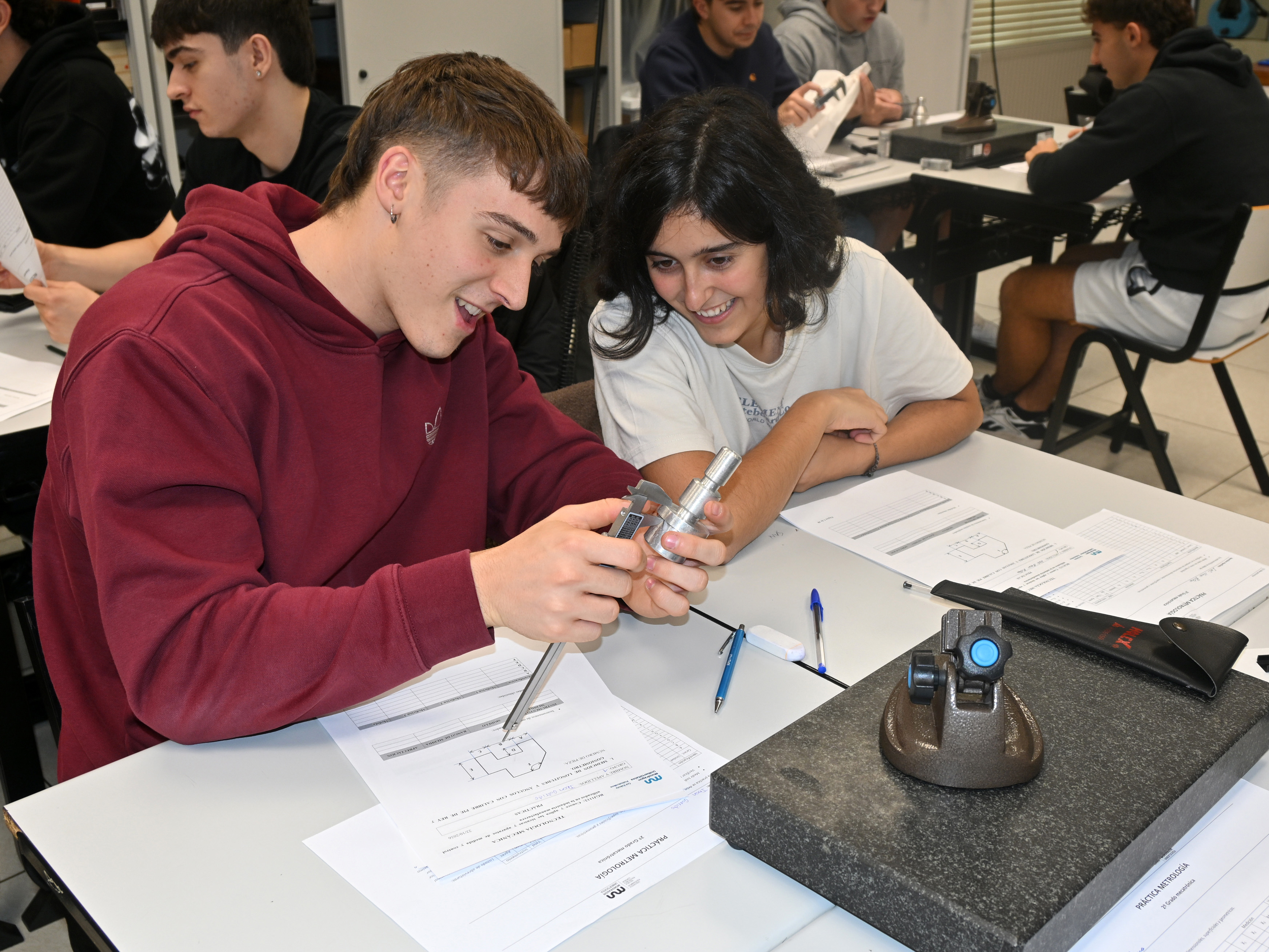 Somorrostro y Mondragon Unibertsitatea comparten aulas y talleres para formar en Ingeniería Mecatrónica